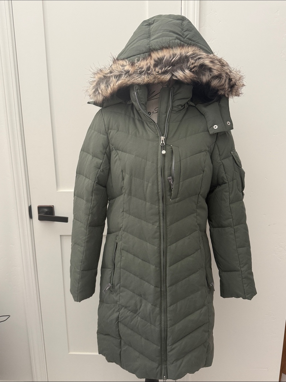 Eddie Bauer Women's Quilted Olive Green Hooded Puffer Coat with Faux Fur Trim